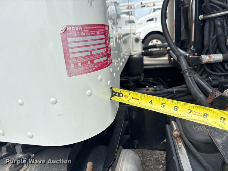image for item YA4027 2016 Peterbilt 365 sewer jetter truck