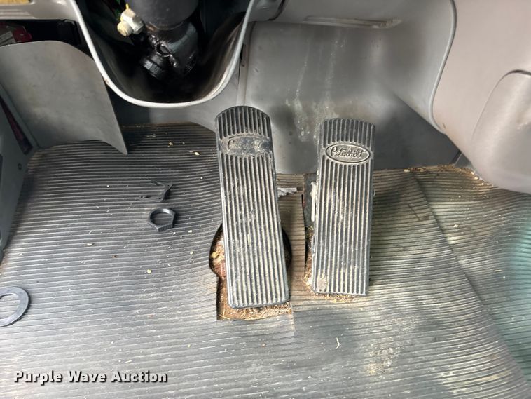 image for item YA4027 2016 Peterbilt 365 sewer jetter truck