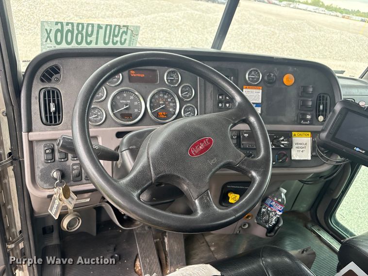 image for item YA4027 2016 Peterbilt 365 sewer jetter truck