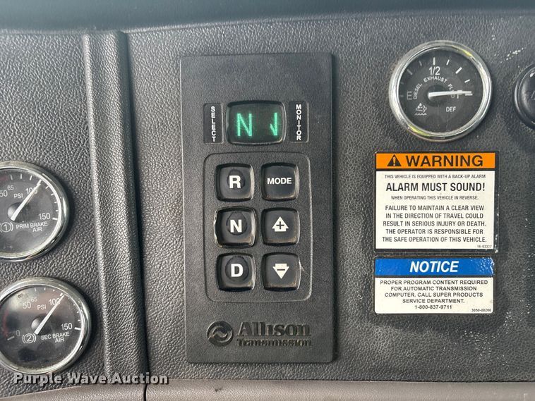 image for item YA4027 2016 Peterbilt 365 sewer jetter truck