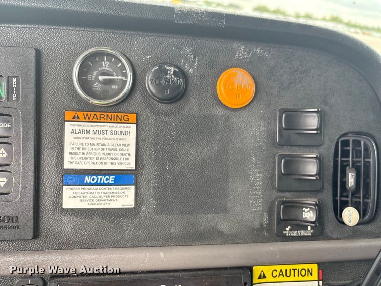image for item YA4027 2016 Peterbilt 365 sewer jetter truck