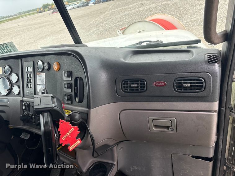 image for item YA4027 2016 Peterbilt 365 sewer jetter truck
