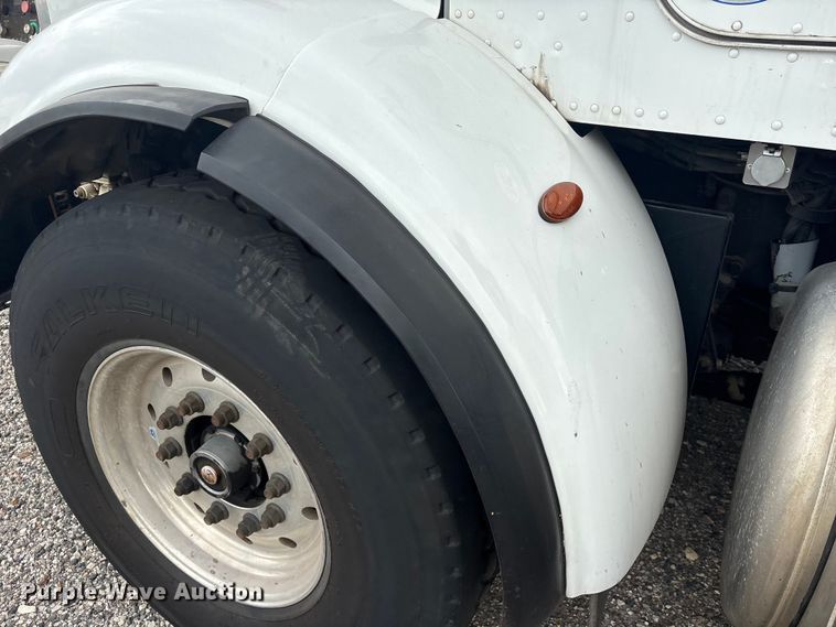 image for item YA4027 2016 Peterbilt 365 sewer jetter truck