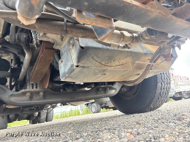 image for item YA4027 2016 Peterbilt 365 sewer jetter truck