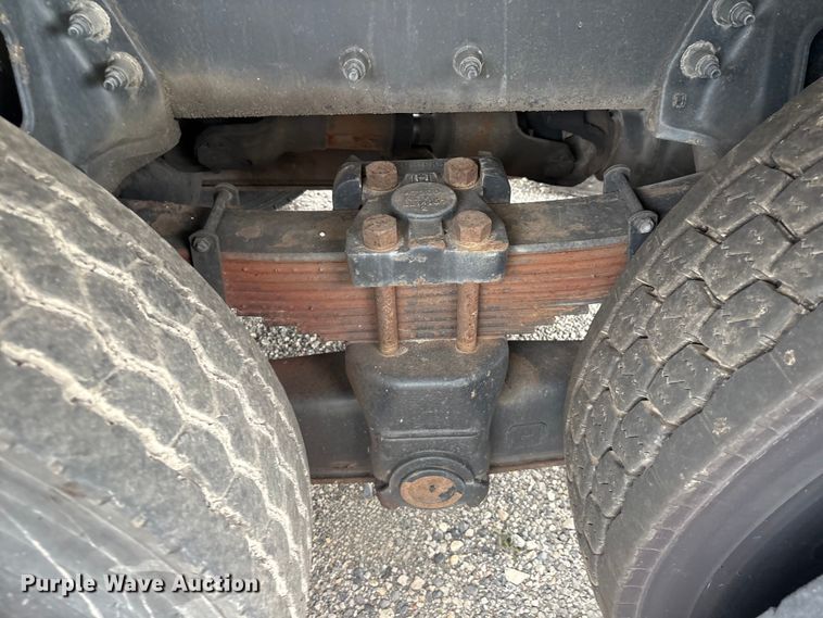 image for item YA4027 2016 Peterbilt 365 sewer jetter truck