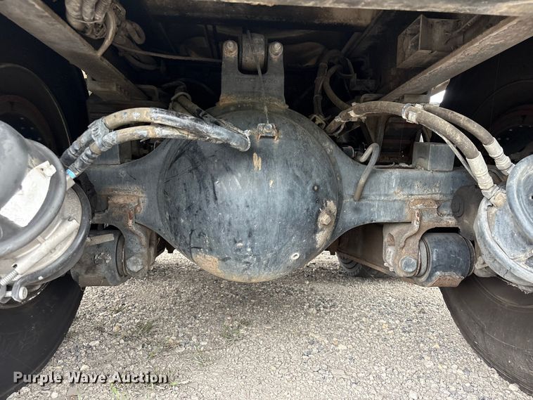 image for item YA4027 2016 Peterbilt 365 sewer jetter truck