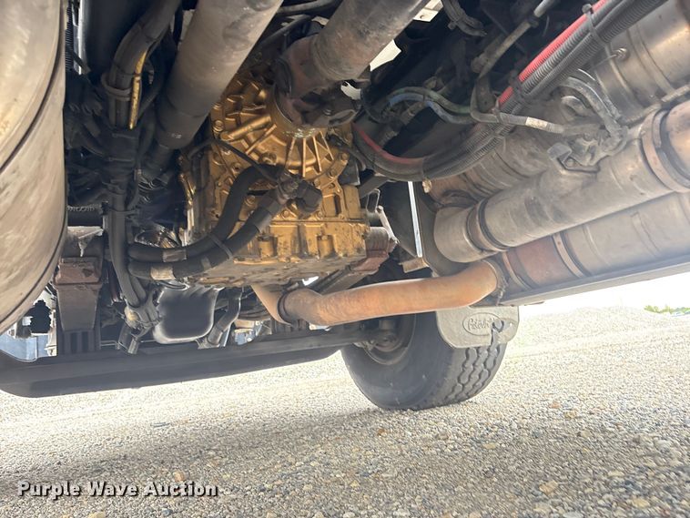 image for item YA4027 2016 Peterbilt 365 sewer jetter truck