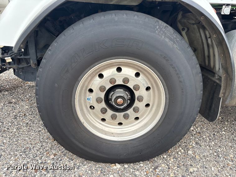 image for item YA4027 2016 Peterbilt 365 sewer jetter truck