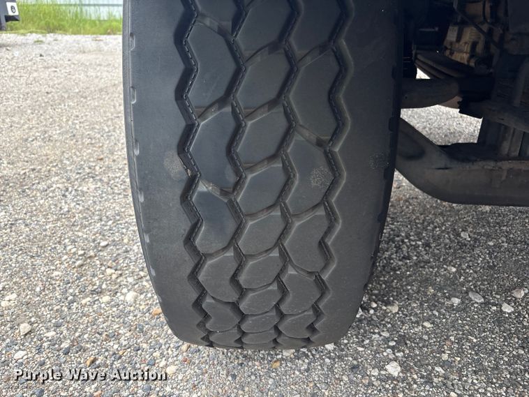 image for item YA4027 2016 Peterbilt 365 sewer jetter truck