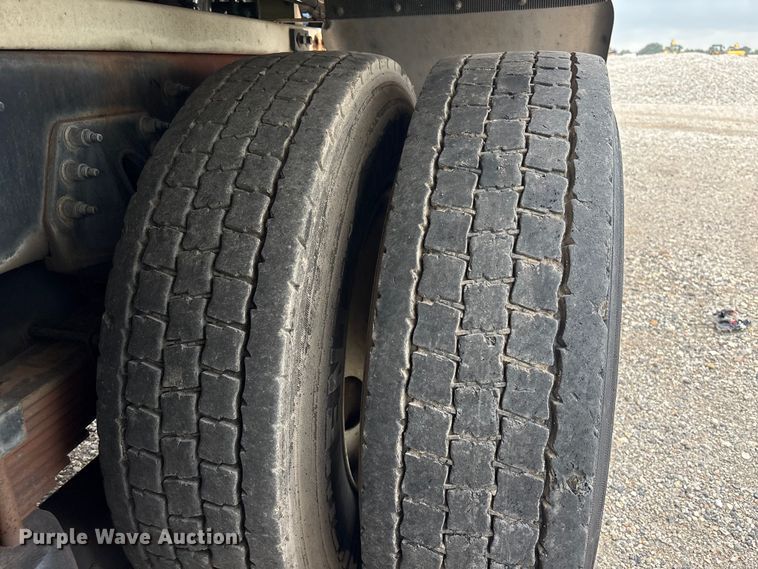 image for item YA4027 2016 Peterbilt 365 sewer jetter truck