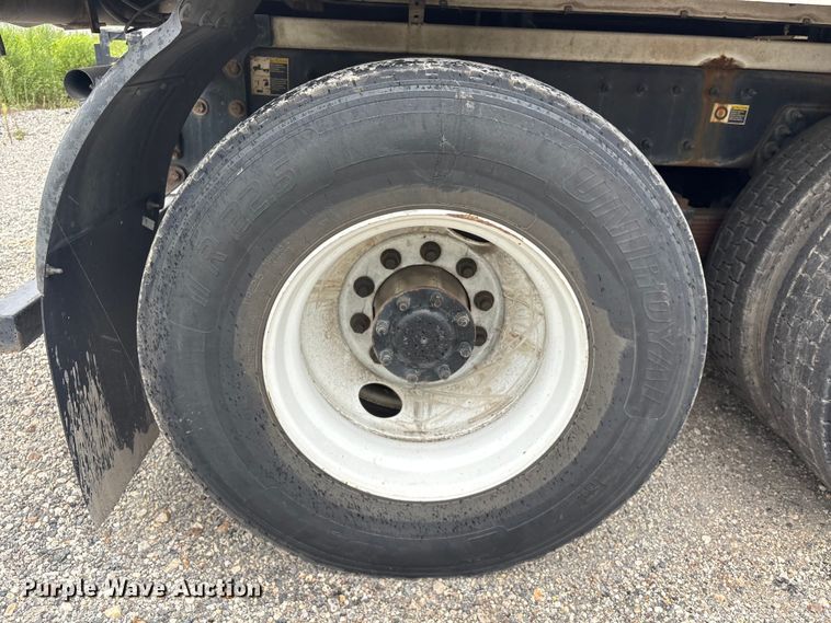 image for item YA4027 2016 Peterbilt 365 sewer jetter truck