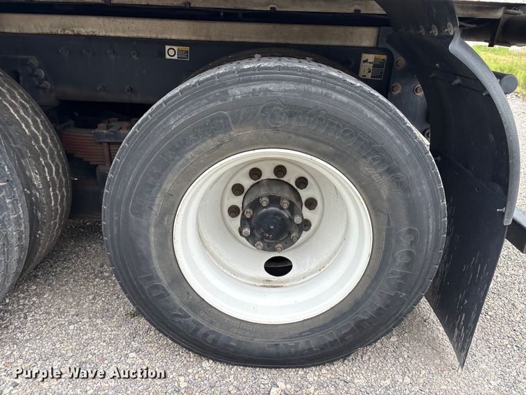 image for item YA4027 2016 Peterbilt 365 sewer jetter truck