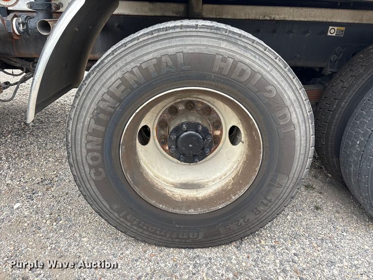image for item YA4027 2016 Peterbilt 365 sewer jetter truck