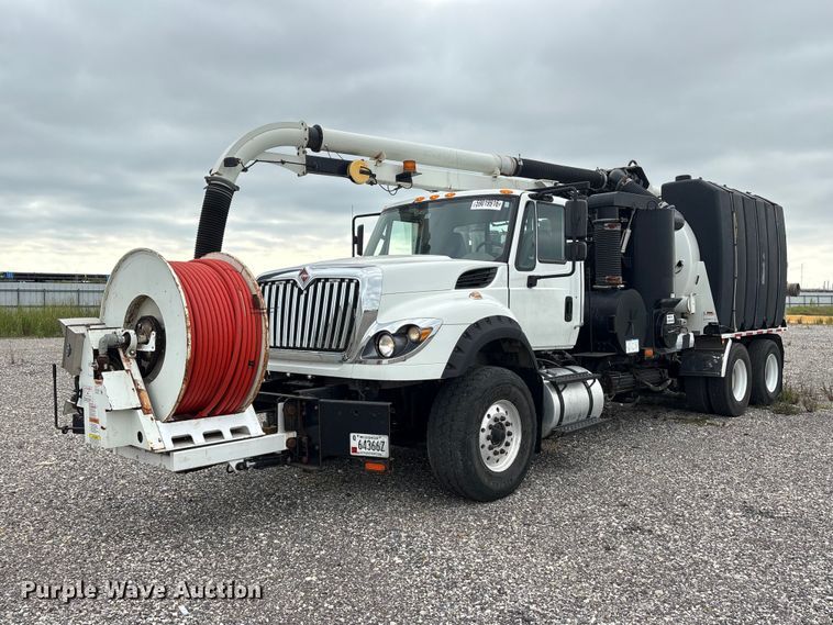 2017 International 7600 sewer jetter truck