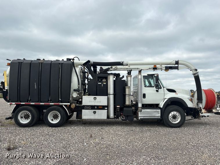 image for item YA4028 2017 International 7600 sewer jetter truck