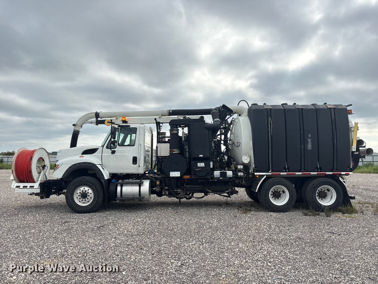 image for item YA4028 2017 International 7600 sewer jetter truck