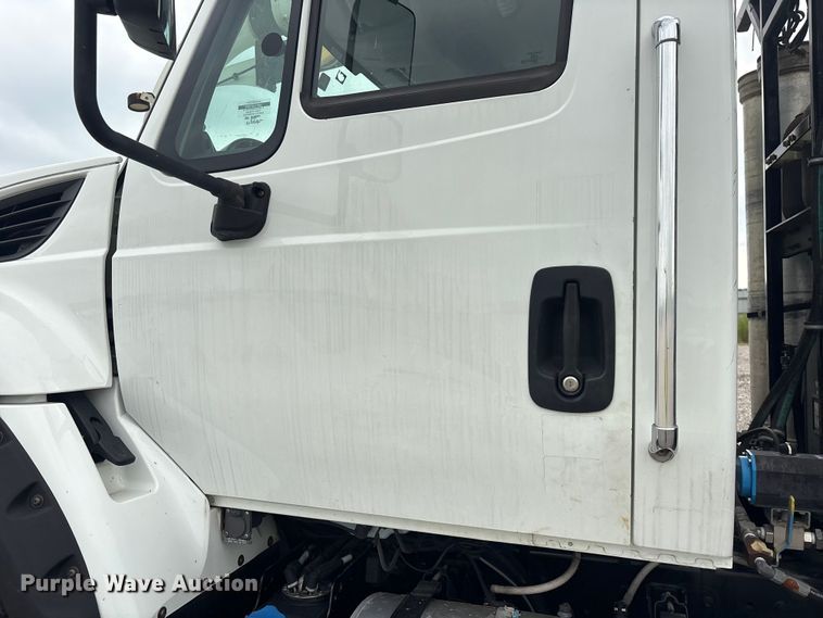 image for item YA4028 2017 International 7600 sewer jetter truck