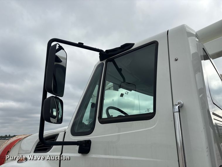 image for item YA4028 2017 International 7600 sewer jetter truck
