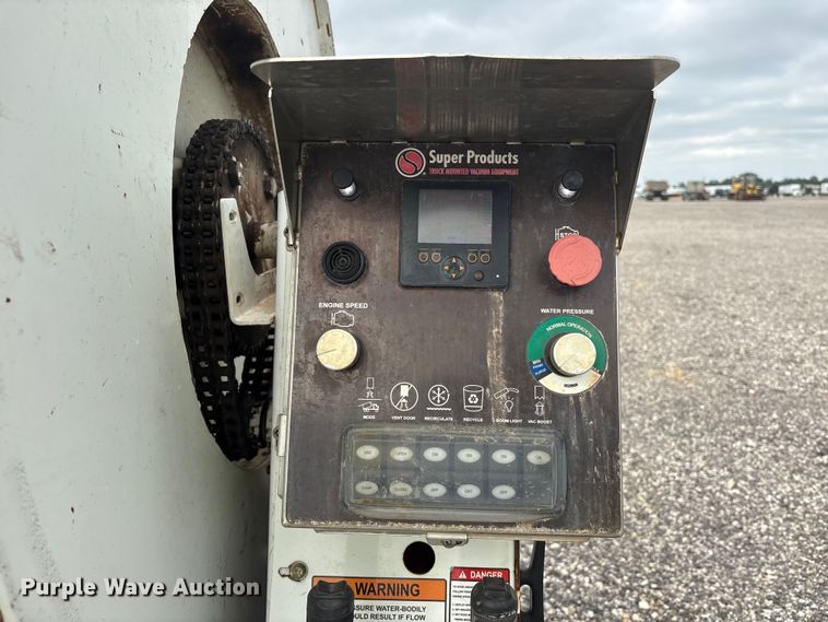image for item YA4028 2017 International 7600 sewer jetter truck