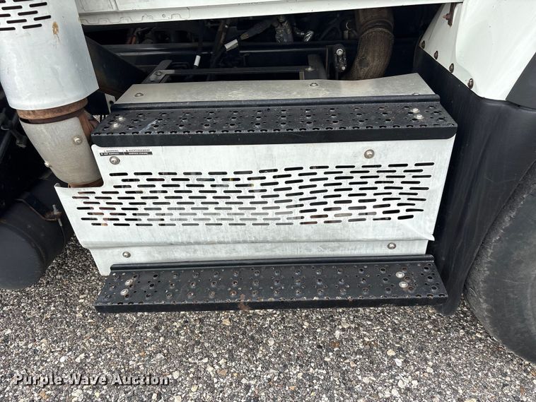 image for item YA4028 2017 International 7600 sewer jetter truck