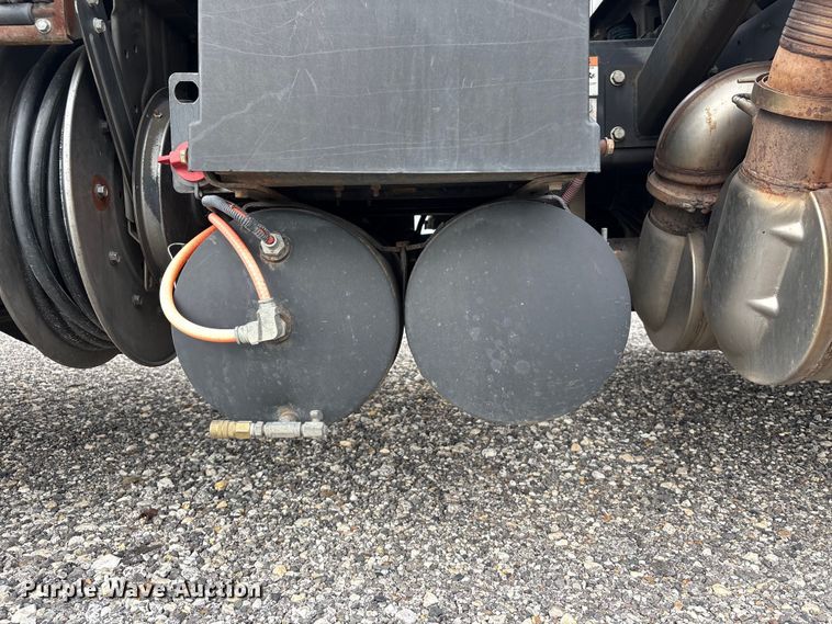 image for item YA4028 2017 International 7600 sewer jetter truck