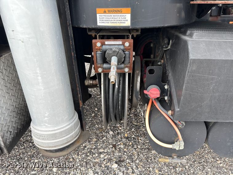 image for item YA4028 2017 International 7600 sewer jetter truck