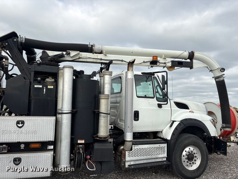 image for item YA4028 2017 International 7600 sewer jetter truck