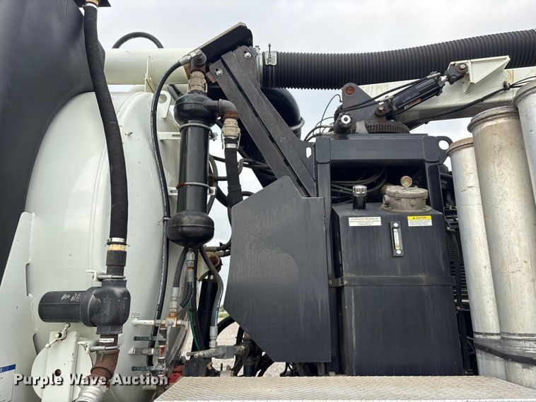 image for item YA4028 2017 International 7600 sewer jetter truck