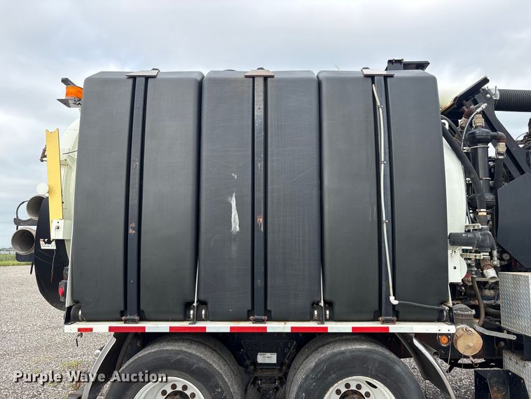 image for item YA4028 2017 International 7600 sewer jetter truck