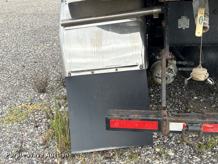 image for item YA4028 2017 International 7600 sewer jetter truck
