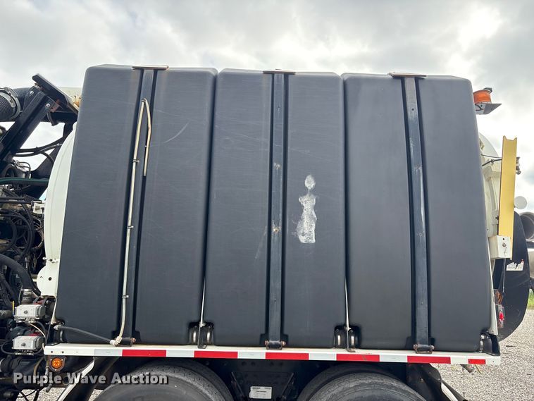 image for item YA4028 2017 International 7600 sewer jetter truck