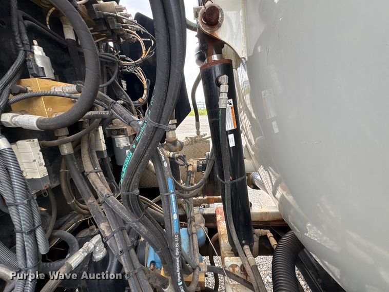 image for item YA4028 2017 International 7600 sewer jetter truck