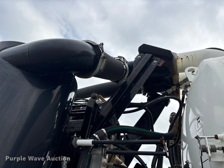 image for item YA4028 2017 International 7600 sewer jetter truck