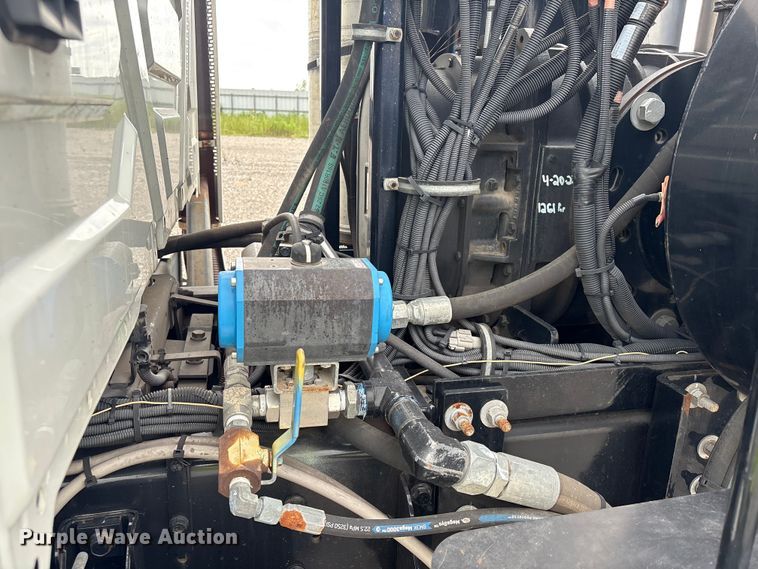 image for item YA4028 2017 International 7600 sewer jetter truck