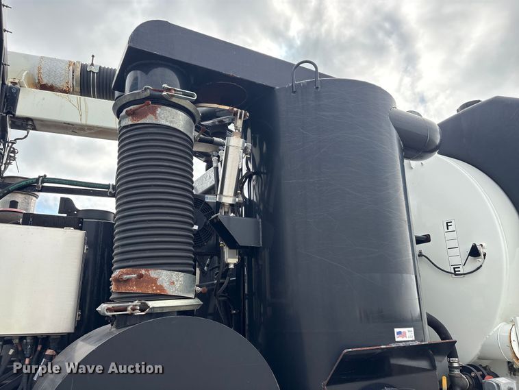 image for item YA4028 2017 International 7600 sewer jetter truck