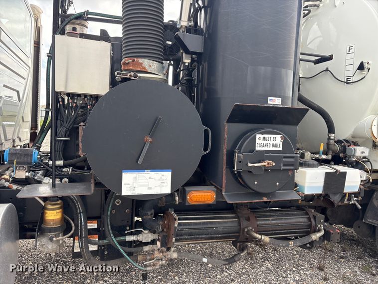 image for item YA4028 2017 International 7600 sewer jetter truck