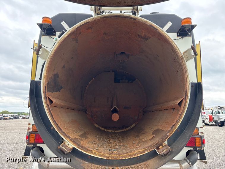 image for item YA4028 2017 International 7600 sewer jetter truck