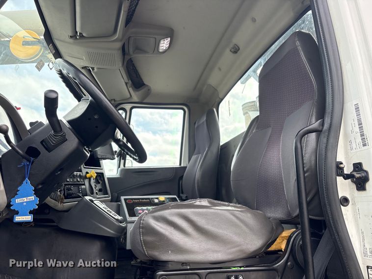 image for item YA4028 2017 International 7600 sewer jetter truck