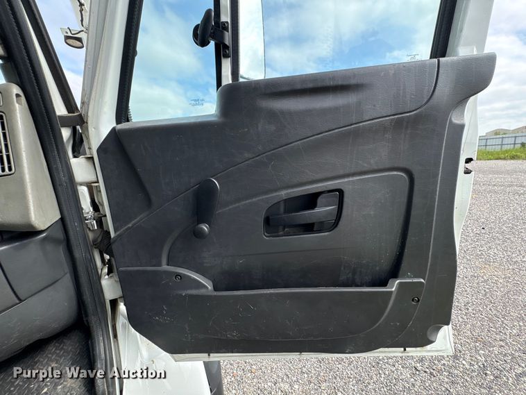 image for item YA4028 2017 International 7600 sewer jetter truck