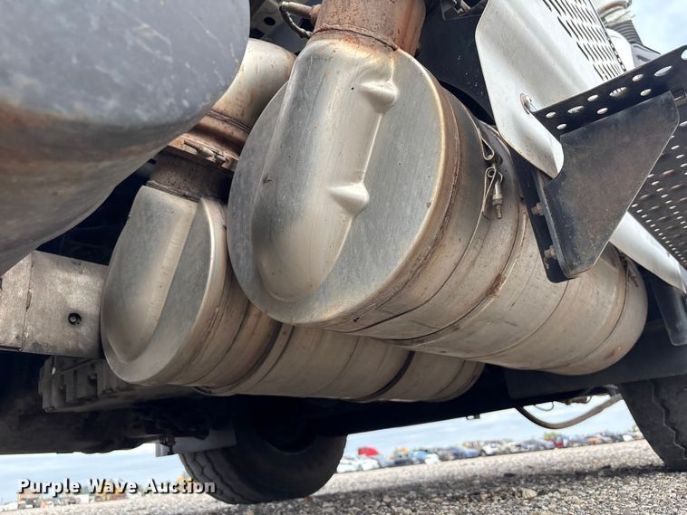 image for item YA4028 2017 International 7600 sewer jetter truck