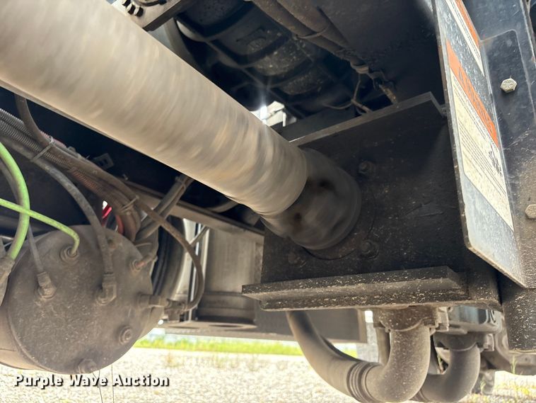 image for item YA4028 2017 International 7600 sewer jetter truck