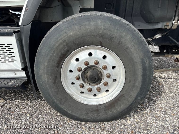 image for item YA4028 2017 International 7600 sewer jetter truck