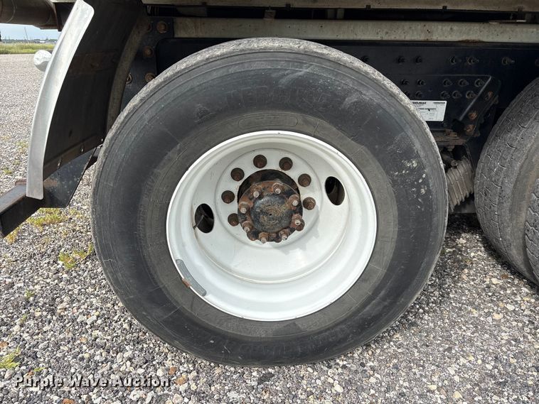 image for item YA4028 2017 International 7600 sewer jetter truck