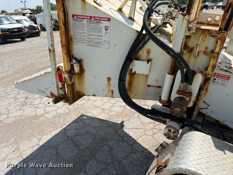 image for item YA4039 2017 Bandit 200UC wood chipper
