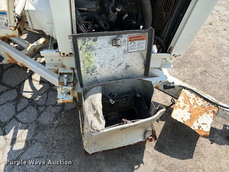 image for item YA4040 2017 Bandit 200UC wood chipper