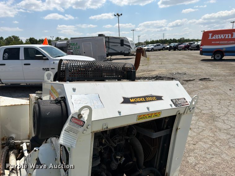 image for item YA4040 2017 Bandit 200UC wood chipper