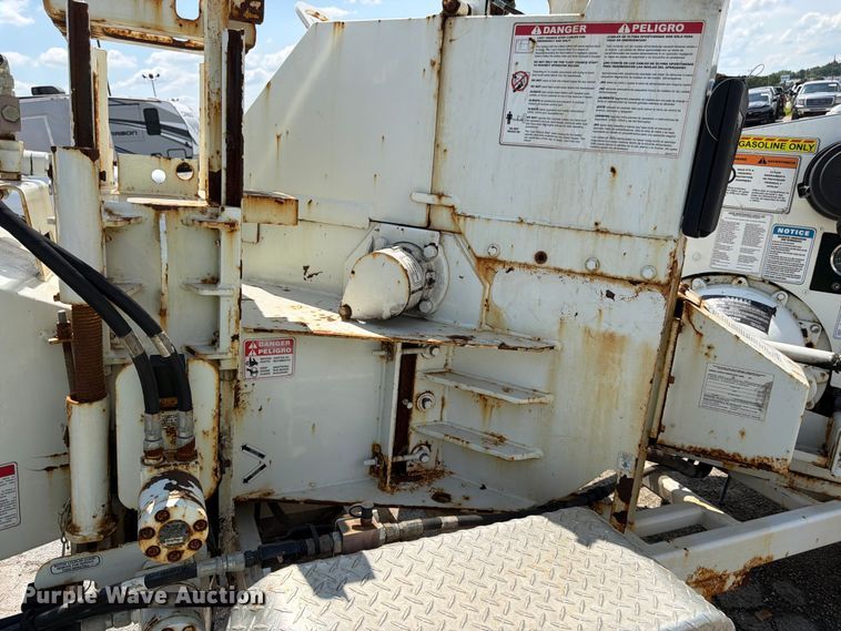 image for item YA4040 2017 Bandit 200UC wood chipper