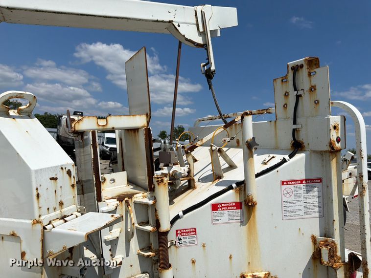 image for item YA4040 2017 Bandit 200UC wood chipper