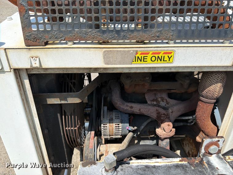 image for item YA4040 2017 Bandit 200UC wood chipper