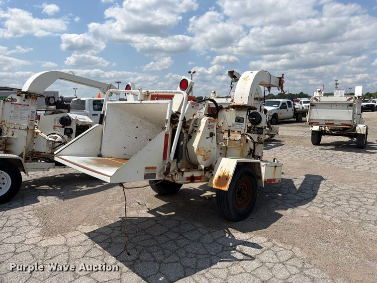 image for item YA4041 2010 Morbark M12D wood chipper